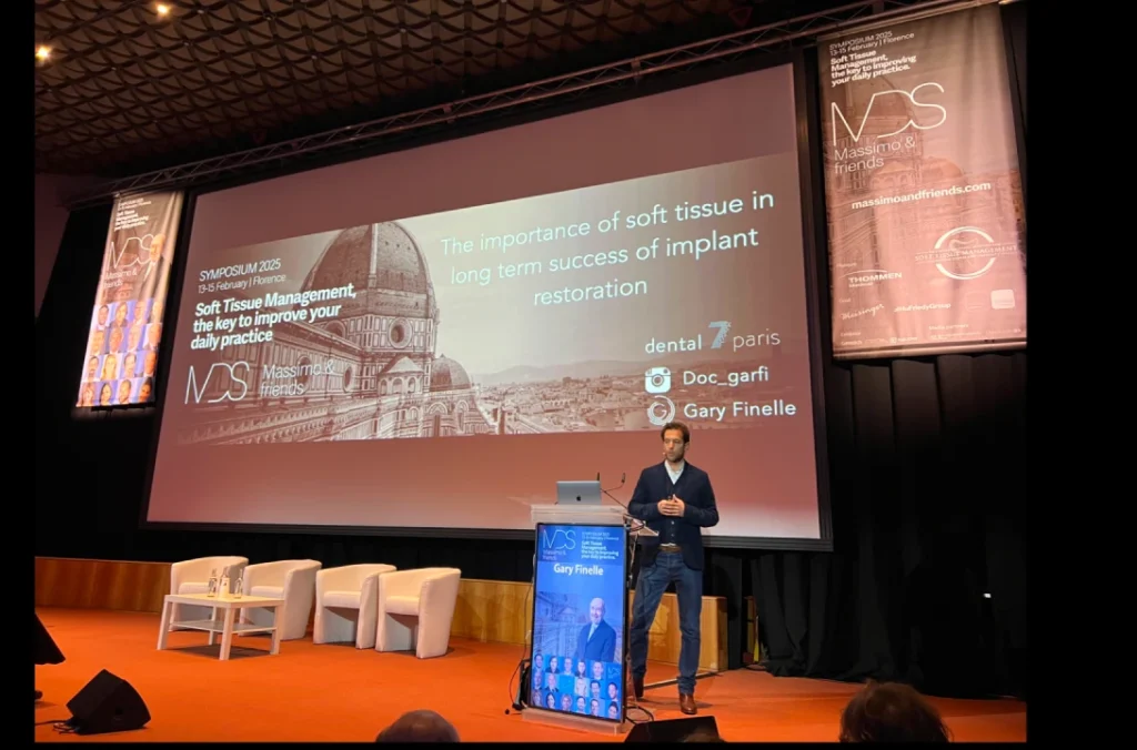 Le Dr Gary Finelle présente une conférence sur la gestion des tissus mous en implantologie